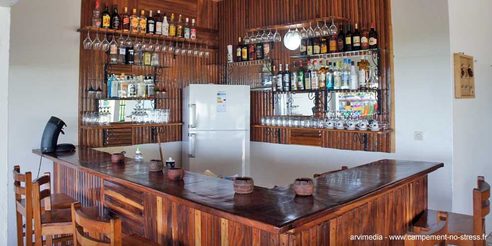 Bar du No Stress sur la plage de Cap Skirring tout pour faire un apéritif au soleil